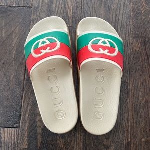 Gucci Interlocking Logo Slides